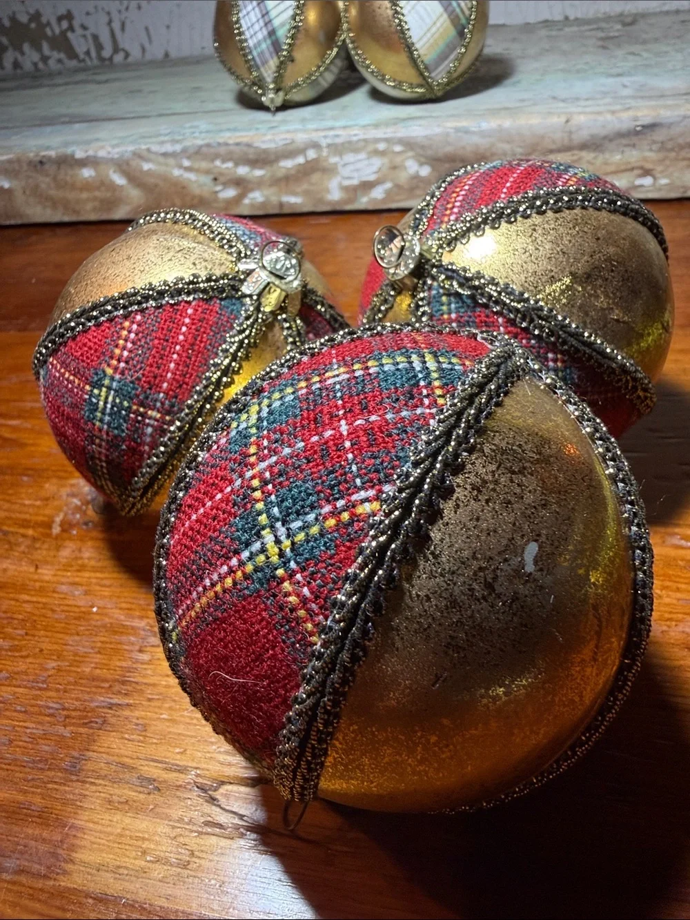 Festive Plaid & Gold Holiday Ornament Set - Red